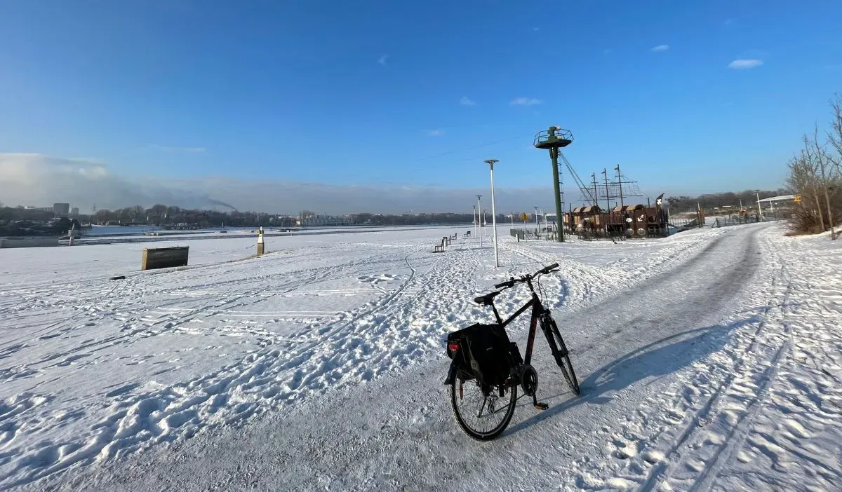 Polacy coraz częściej wybierają rower przez cały rok